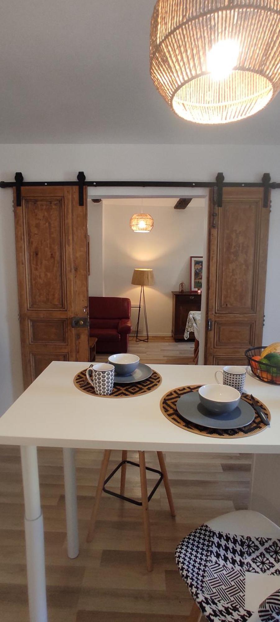 Lumineux Centre Apartment