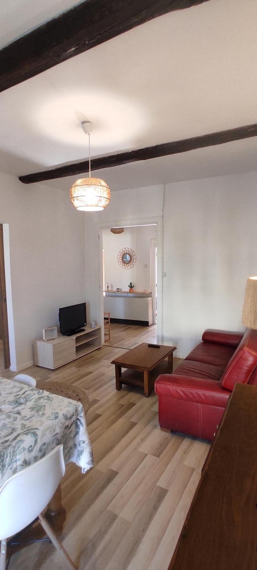 Lumineux Centre Apartment